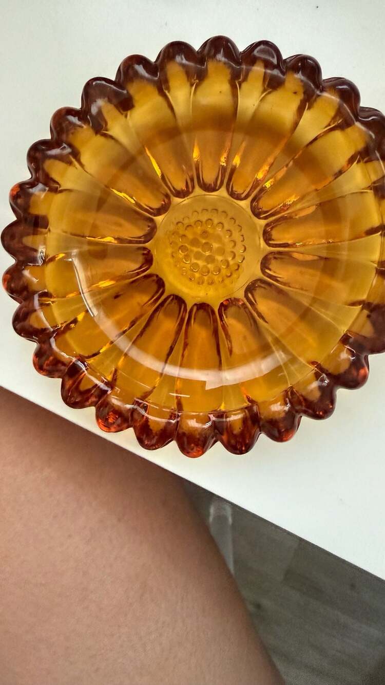 Vintage Amber Glass Sunflower Trinket Dish or Ashtray - Picture 3 of 6